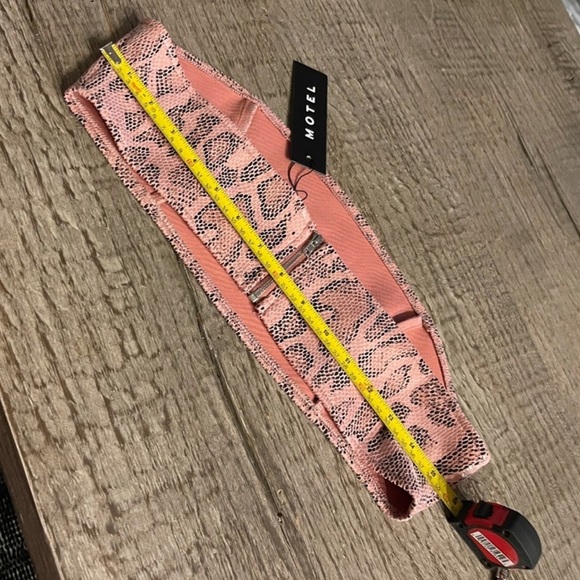 MOTEL Dyla Crop Top. - Picture 7 of 8